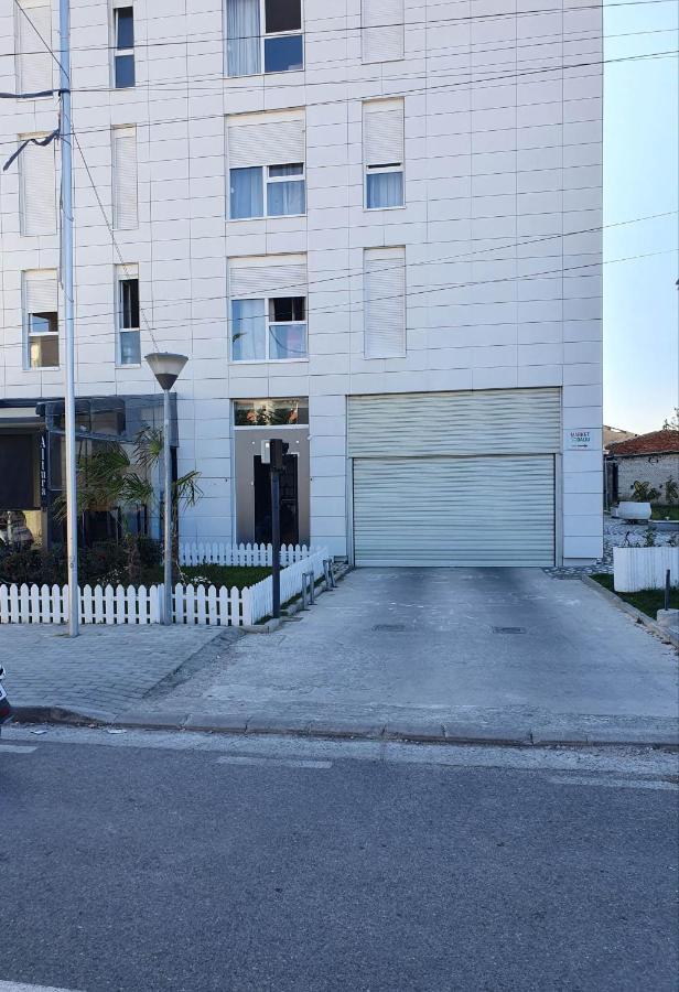 Rovena'S Apartment - Free Parking Tirana Exterior photo