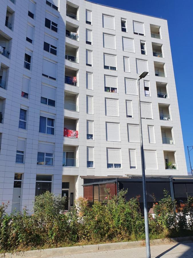 Rovena'S Apartment - Free Parking Tirana Exterior photo