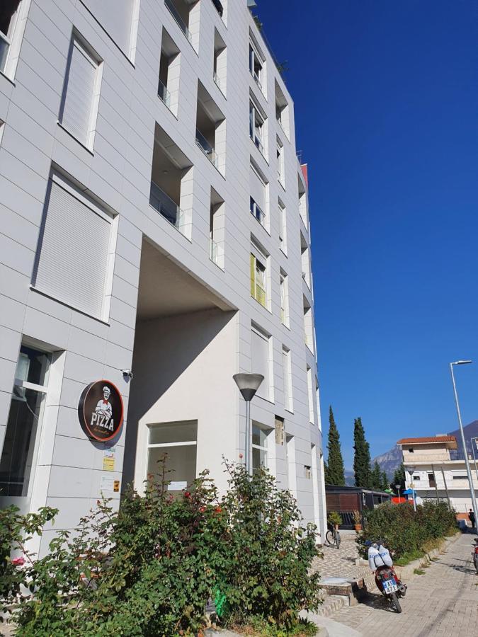 Rovena'S Apartment - Free Parking Tirana Exterior photo